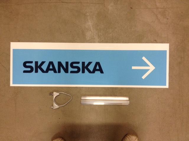 Skylt väganv., pil + fäste 800x225mm