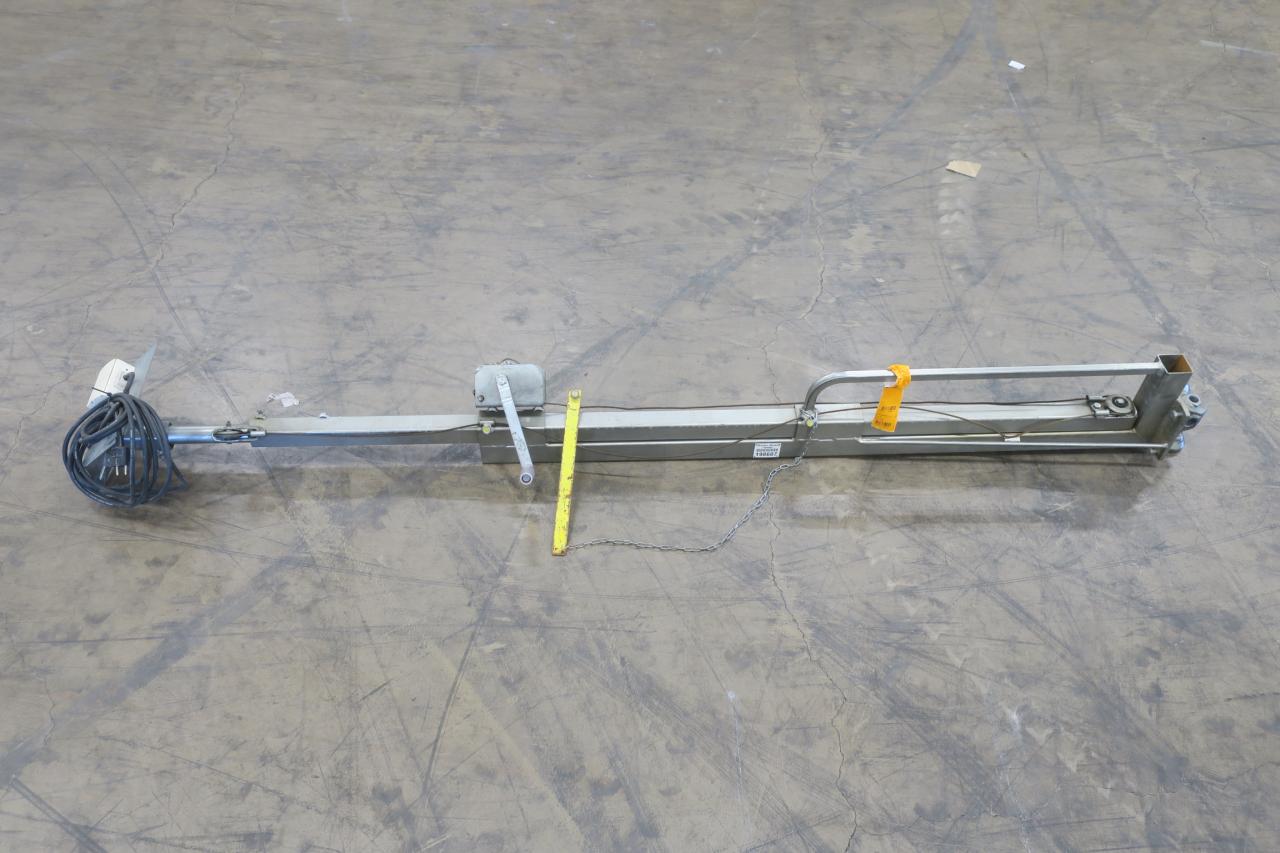 Belysningsmast, med containerfäste